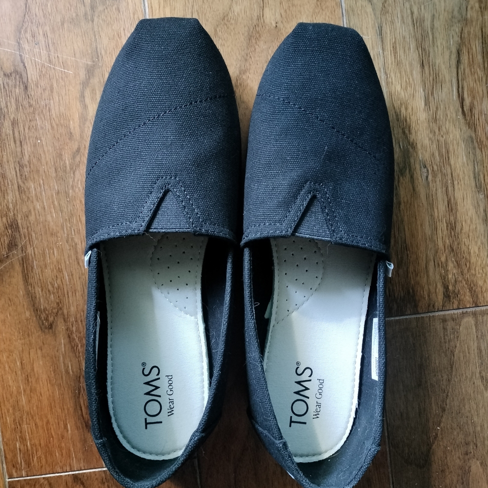 NWOT TOMS Black Slip-On Shoes